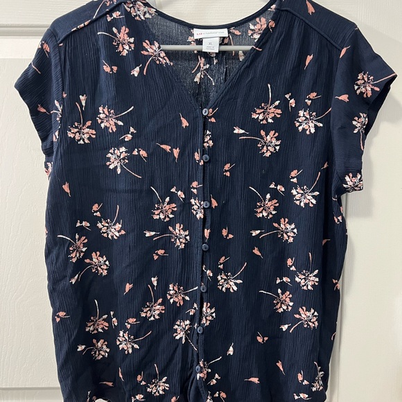 Buttoned up blouse - Picture 1 of 4